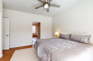 Spacious townhouse with fireplace fast WiFi & resort pools-hot tub-golf - 1