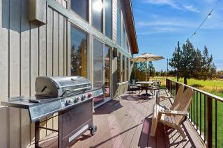 Lovely home with resort amenities private hot tub & golf course view - Redmond - 4