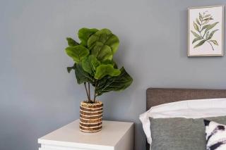 Hills Close - 3 Bed House - FREE Parking - 2