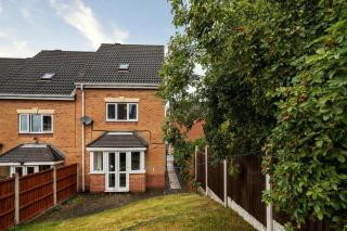 Hills Close - 3 Bed House - FREE Parking - 3