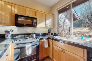 Dog-friendly townhome with mountain views pools hot tubs fitness room & W&D - 3