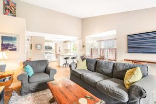 Dog friendly house withspacious deck gas grill near Manzanita and the ocean - 8