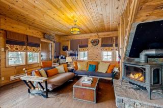 Rustic and Serene Cabin with Great Home Essentials Close to Skiing - 9