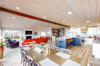 Dreamy Coastal Gem Near the Beach with Ocean View Game Room & a Private Hot Tub - 3