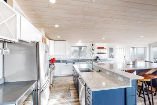 Dreamy Coastal Gem Near the Beach with Ocean View Game Room & a Private Hot Tub - 2