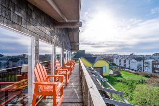 Dreamy Coastal Gem Near the Beach with Ocean View Game Room & a Private Hot Tub - 6