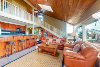 Oceanfront Home with Private Hot Tub Ocean Views Fireplace & Beach Access Path - 9