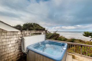 Oceanfront Home with Private Hot Tub Ocean Views Fireplace & Beach Access Path - 4