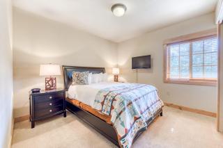 Luxury mountain home withshared pool & hot tub patio balcony views & free WiFi - 1