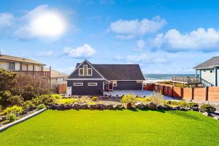 Oceanfront home with incredible Pacific view private hot tub deck grill & W&D - 6