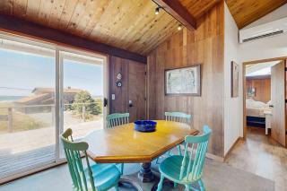 Dog-friendly ocean-view home with gas grill deck gas fireplace washer&dryer - 7
