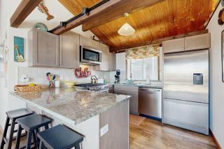 Dog-friendly ocean-view home with gas grill deck gas fireplace washer&dryer - 6