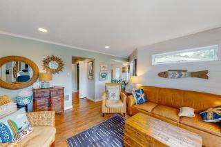 Classic dog-friendly beach house with vast outdoor living hot tub & firepit - 4