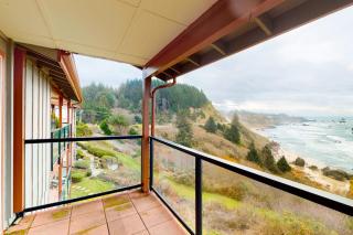 Sweeping Oceanfront Views Await Tranquil Condo with Balcony Beach Access W&D - 6