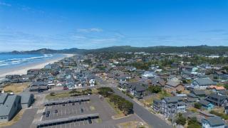 Ocean-view home with private hot tub fireplace & grill - walk to beach - 7