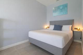 Royal Luxury Apartment with Private Infinity Pool, Hydromassage Area & Fireplace - 4