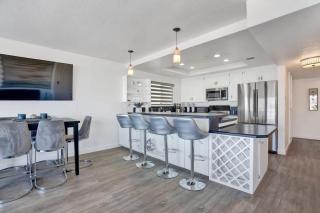 Amazing Views of Bay Beach and Marina Park-1807 home - 3