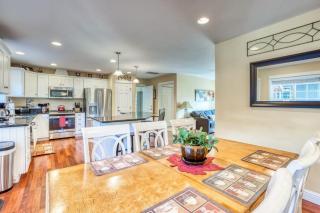 Updated home with fireplace & media room - 2 blocks to the beach & promenade - 1