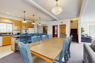 Large home 1 block from the beach with ocean view game room fireplace & WiFi - 4