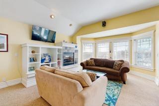Side-by-side ocean-view homes with hot tubs & fireplaces - 1 block to beach - 5