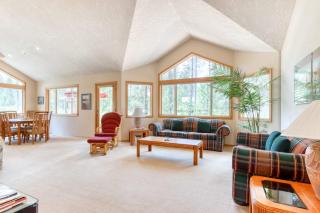 Large Sunriver Home in Quiet Neighborhood with Private Hot Tub & Free SHARC Access - 7