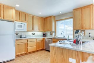 Large Sunriver Home in Quiet Neighborhood with Private Hot Tub & Free SHARC Access - 4