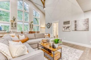 Beautiful home with fireplace sauna full kitchen & W&D - 9