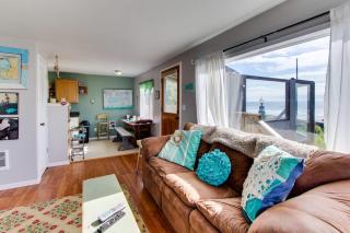 Ocean View Home with Free WiFi and Cable and a Full Kitchen - One Dog is Welcome - 4