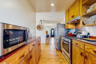 Family-friendly home with ocean views with ping pong foosball fireplace deck - Newport - 4