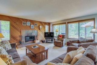 Cabin with Private Hot Tub Near the Deschutes River - Free SHARC access - 8