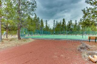 Dog-friendly condo with 6 SHARC passes & great golf course views - 6