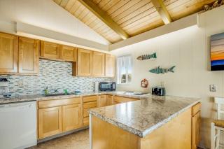 Dog-Friendly Oceanview Duplex with Beach Access - Walk to Nye Beach Shops - 1