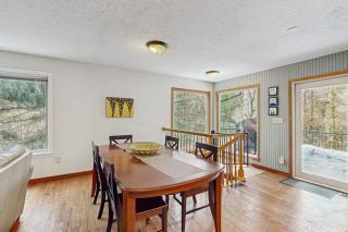 Creekside cabin with water view deck jetted tub & game room - near Mt Hood - 5