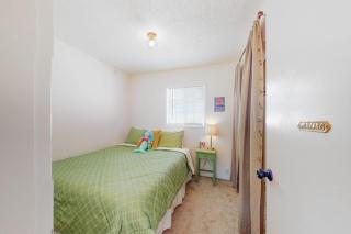 Dog-friendly home with two full kitchens & a gas grill - walk to the ocean - 4