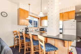 Ocean view home with WiFi gas fireplaces private washer&dryer and foosball - 2