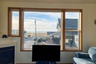 Ocean view home with WiFi gas fireplaces private washer&dryer and foosball - 5