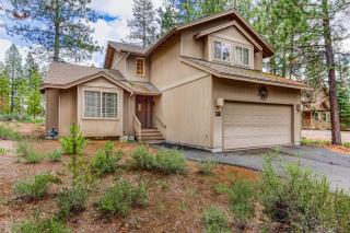 Modern home with game room SHARC passes deck & bikes - 2 miles to Village - 6