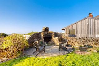 Dog-Friendly Oceanfront Home with Free WiFi Full Kitchen & Outdoor Fireplace - 6