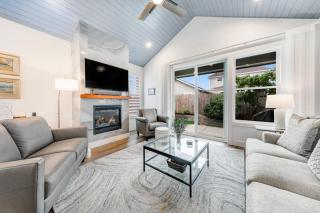 Dog-friendly home near the ocean with a fireplace washer&dryer & fast WiFi - 9