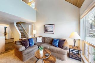 Dog-friendly Sunriver Condo with Great Location & View SHARC Passes - 7