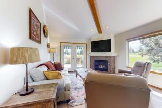 Charming waterfront townhouse with fireplace pool hot tub & washerdryer - 7