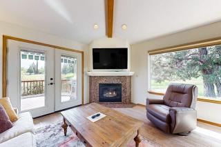 Charming waterfront townhouse with fireplace pool hot tub & washerdryer - 4