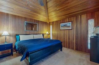 Inviting Updated Sunriver Home in Great Location with Large Deck Private Hot Tub - 1