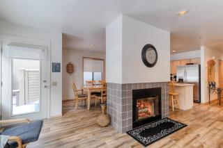 Golf course-view townhome with private hot tub & SHARC access - 6