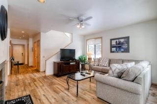 Golf course-view townhome with private hot tub & SHARC access - 4