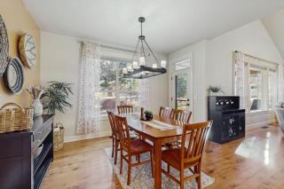 Modern family friendly home with fireplace - shared hot tub pool & tennis courts - 7