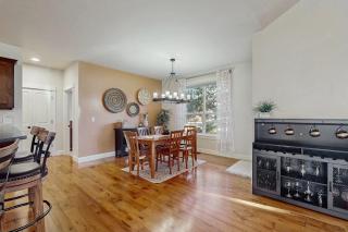 Modern family friendly home with fireplace - shared hot tub pool & tennis courts - 6