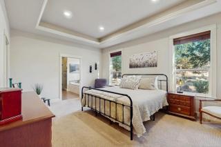 Modern family friendly home with fireplace - shared hot tub pool & tennis courts - 3