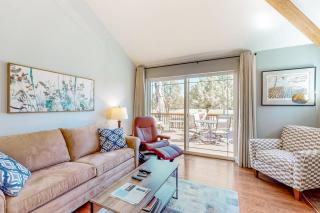 Relaxation & Adventure in Eagle Crest - Charming Townhouse with Resort Amenities - Redmond - 9