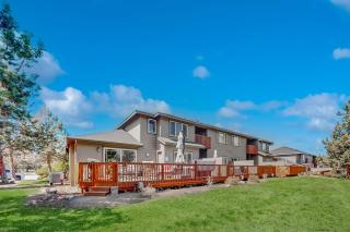 Relaxation & Adventure in Eagle Crest - Charming Townhouse with Resort Amenities - Redmond - 5